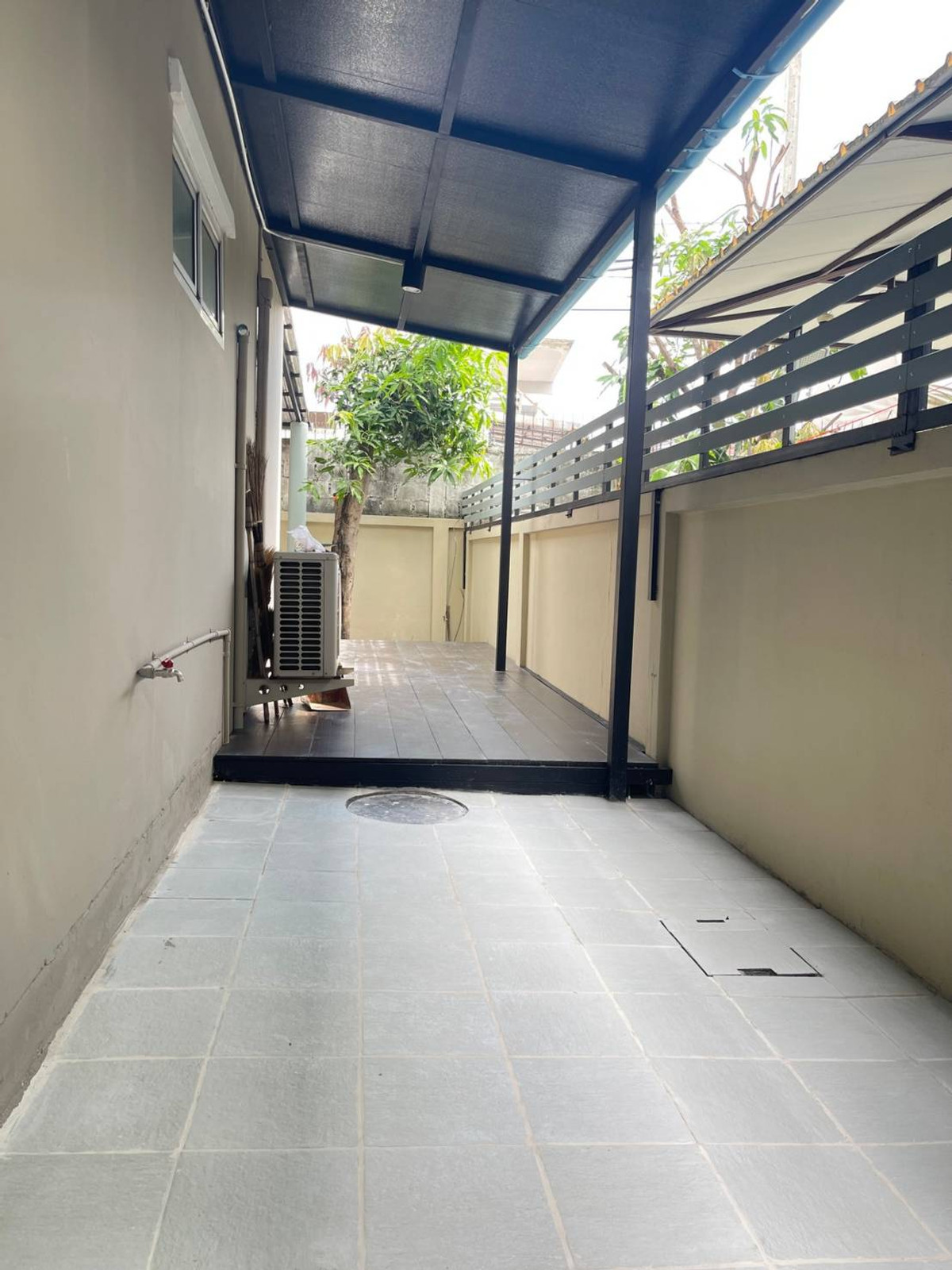 ให้เช่าบ้านพระราม 5 ราชพฤกษ์ บางกรวย : ให้เช่าบ้านเดี่ยว ดิเอมเมอรัล การ์เด้น & สปอร์ตคลับ ใกล้ สัมมากร เพลส ราชพฤกษ์ เพียง 1 นาที