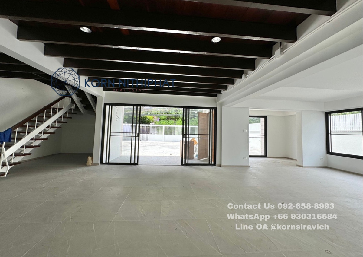 For RentRetail SpaceOnnut, Udomsuk : Single house for rent, doing business, Pridi Banomyong, Sukhumvit 71, parking for many cars.