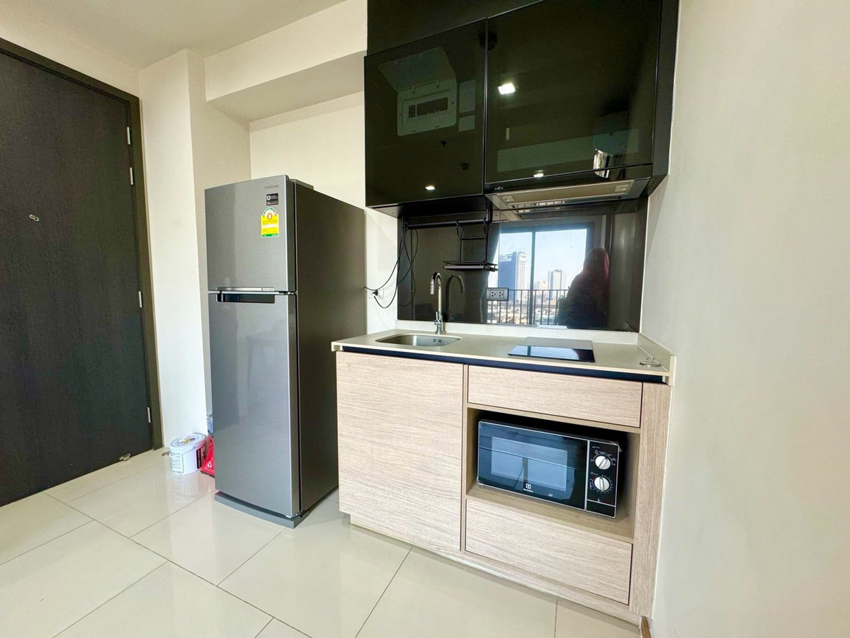 For RentCondoRama9, Petchburi, RCA : For rent: The Base Garden Rama9, corner room, ready to move in.