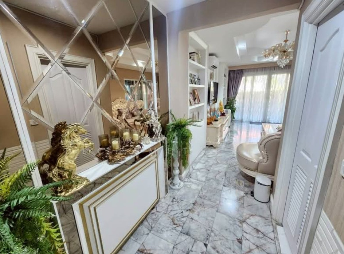 ขายบ้านพระราม 9 เพชรบุรีตัดใหม่ RCA : บ้านเดี่ยว 4 ชั้น พระราม9 ซ.43 พื้นที่ใช้สอยกว่า 704 ตรม. ใกล้ห้างเดอะไนน์ บ้านใจกลางเมือง มีระเบียงทุกห้อง ทิศเหนือ-ใต้ บ้านสวยสภาพดีมาก เหมาะอยู่อาศัย ทำโฮมออฟฟิศ คาเฟ่ เข้าออกได้หลายทาง