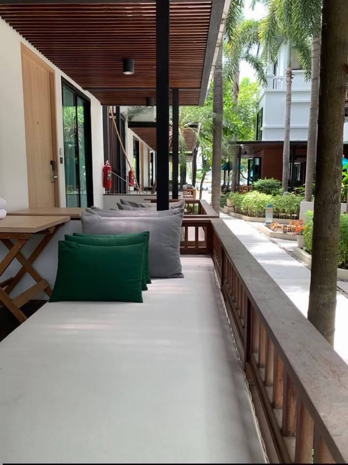 For SaleHotel&Apartment BusinessCha-am Phetchaburi : Beachfront Resort for Sale in Cha-am 40 Rooms High Occupancy Fully Renovated Ready Business