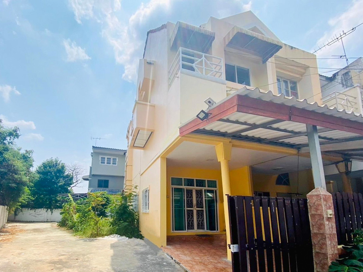 ขายทาวน์โฮมเสรีไทย-นิด้า : ทาวน์เฮ้าส์หลังริม จอดรถได้ถึง 5 คัน เหมาะทำ Home Office ใกล้แฟชั่นไอส์แลนด์ 🏢