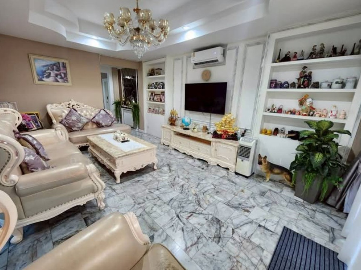 ขายบ้านพระราม 9 เพชรบุรีตัดใหม่ RCA : บ้านเดี่ยว 4 ชั้น พระราม9 ซ.43 พื้นที่ใช้สอยกว่า 704 ตรม. ใกล้ห้างเดอะไนน์ บ้านใจกลางเมือง มีระเบียงทุกห้อง ทิศเหนือ-ใต้ บ้านสวยสภาพดีมาก เหมาะอยู่อาศัย ทำโฮมออฟฟิศ คาเฟ่ เข้าออกได้หลายทาง