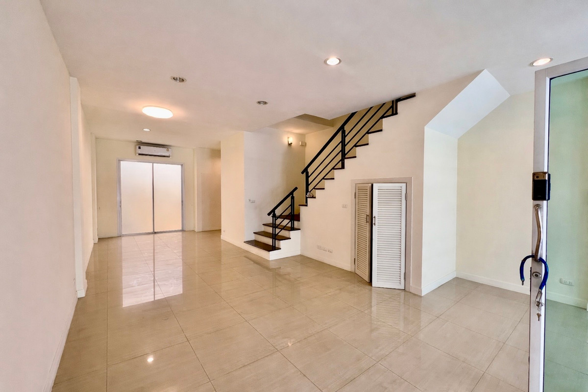 ให้เช่าทาวน์โฮมเกษตร นวมินทร์ ลาดปลาเค้า : ให้เช่า Townhome 4 ชั้น Premium Place Ekkamai–Ramintra 2 | เหมาะทำโฮมออฟฟิศ | พื้นที่ใหญ่ ทำเลเลียบด่วน