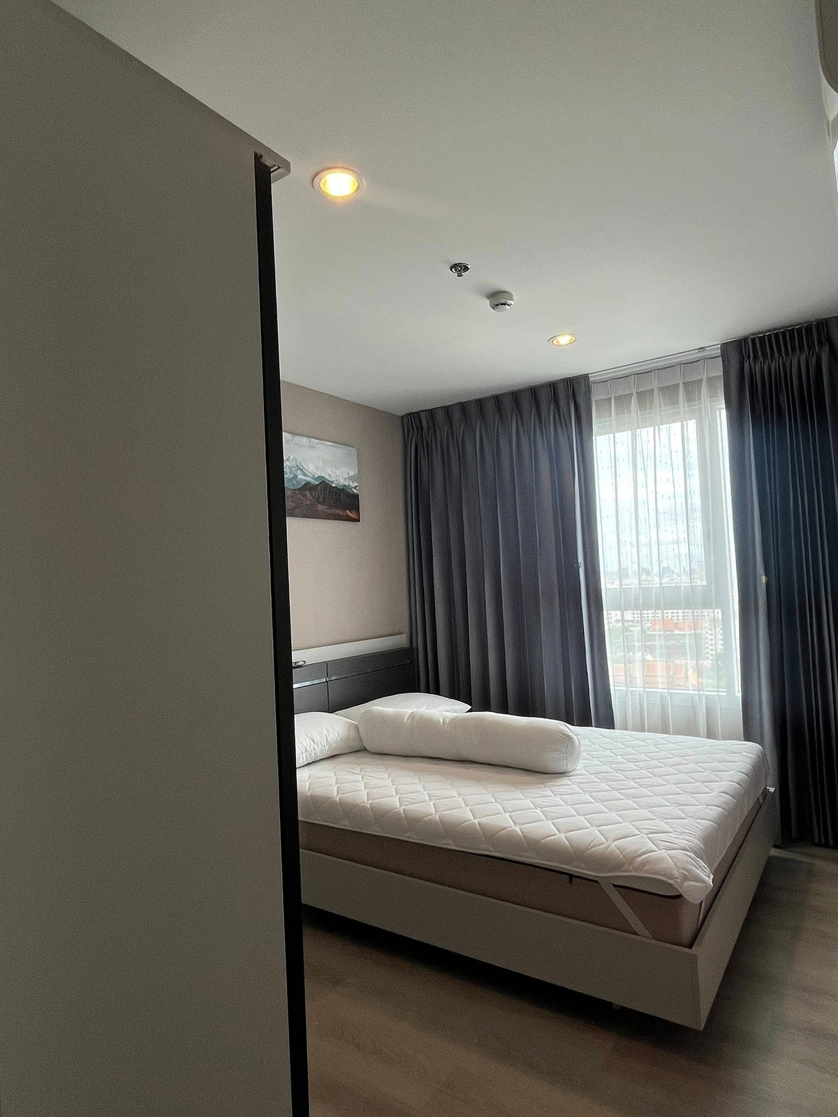 For SaleCondoPinklao, Charansanitwong : Ideo Charan 70 Riverview【𝐒𝐄𝐋𝐋 & 𝐑𝐄𝐍𝐓】🔥Open up your senses with a spacious feel. Natural light fills the room, bringing it to life. Perfect for those seeking relaxation.🔥 Contact Line ID: @hacondo