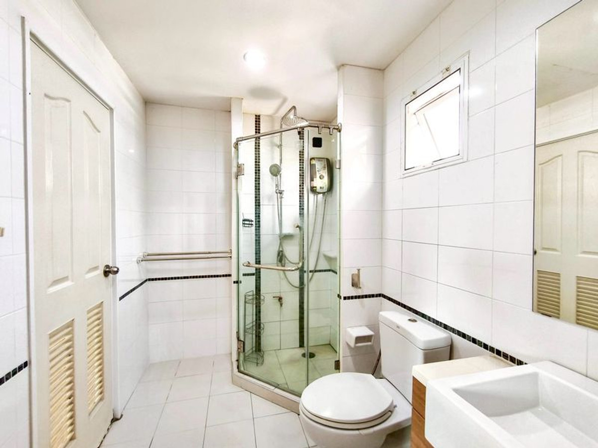 ขายบ้านลาดกระบัง สุวรรณภูมิ : ขายบ้านเดี่ยว 2 ชั้น หมู่บ้าน Passorn Prestige อ่อนนุช TYPE CRESENDO เนื้อที่ 50.7 ตารางวา 3 ห้องนอน แขวงประเวศ เขตประเวศ กรุงเทพมหานคร