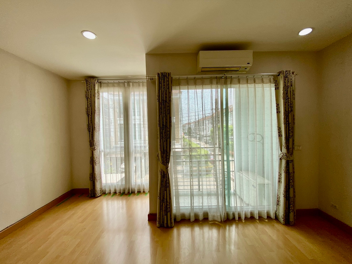 ขายทาวน์โฮมลาดพร้าว101 แฮปปี้แลนด์ : ขายทาวน์โฮม 3 ชั้น บ้านกลางเมือง ลาดพร้าว 87 | บ้านเปล่า แต่งได้ตามสไตล์ | ทำเลเมือง เดินทางสะดวก