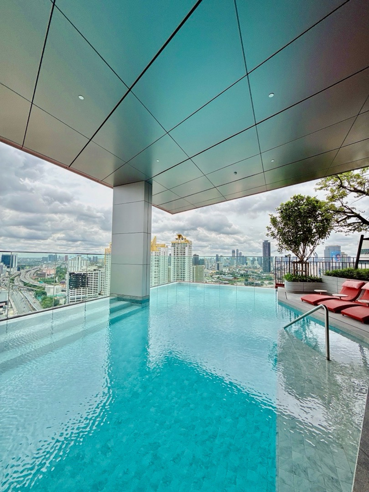 ขายคอนโดพระราม 9 เพชรบุรีตัดใหม่ RCA : 𝐓𝐇𝐄 𝐁𝐀𝐒𝐄 𝐑𝐀𝐌𝐀𝟗 ใกล้ 𝐌𝐑𝐓 พระราม𝟗 ฟรีเงินดาวน์ 𝐎 บาท ผ่อนสบายๆ 𝟖,𝟗𝟎𝟎/เดือน ฟรีทุกค่าใช่จ่าย 