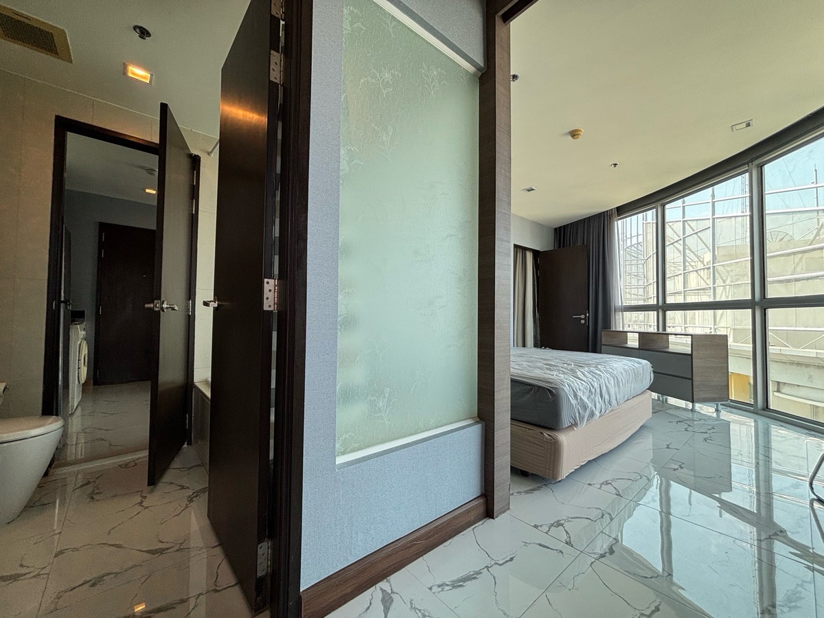 ให้เช่าคอนโดอ่อนนุช อุดมสุข : ✨ ให้เช่าคอนโดหรู Rare Layout ห้องมุมโค้ง วิวเมืองกรุงเทพชั้นสูง สวยมาก
📍 โครงการ Skywalk Residences
ใกล้ BTS พระโขนง เพียง 250 เมตร (เดิน 3 นาที) :25,000 THB/month 51ตรม