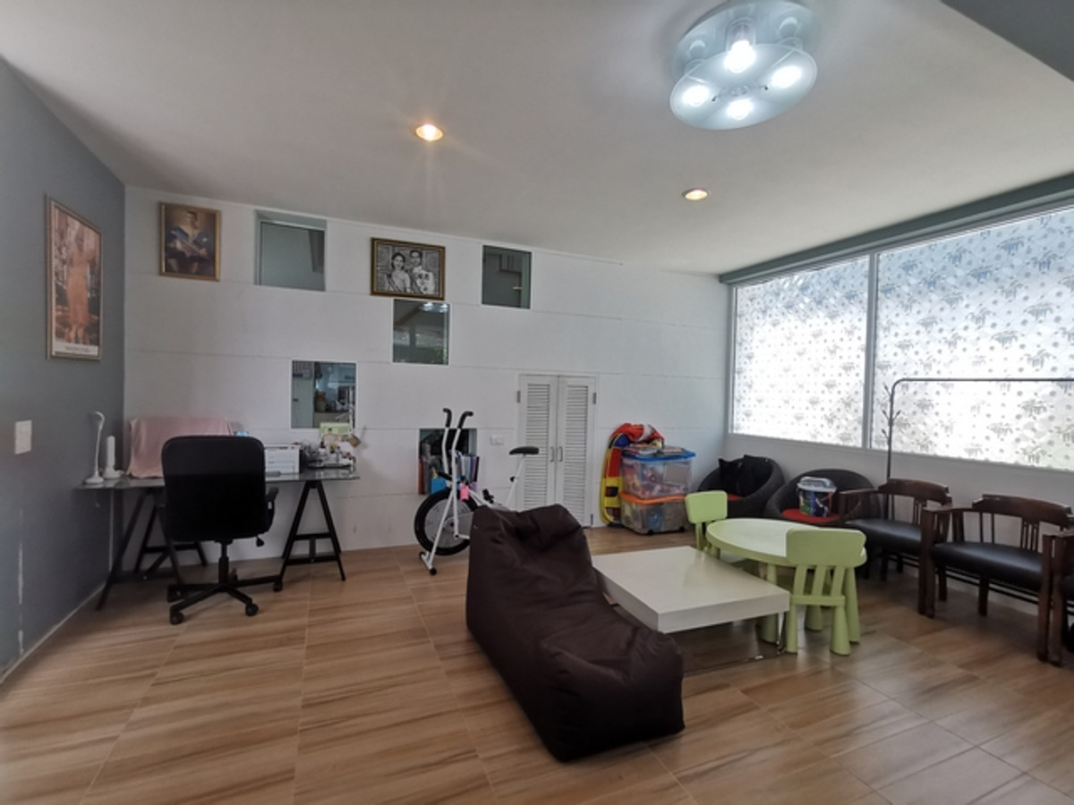 For SaleHouseLadkrabang, Suwannaphum Airport : Single house for sale, De Tawan Village, Ramkhamhaeng, ready to move in, size 62 sq m, Soi Mistine. Kheha Romklao Road, complete extension