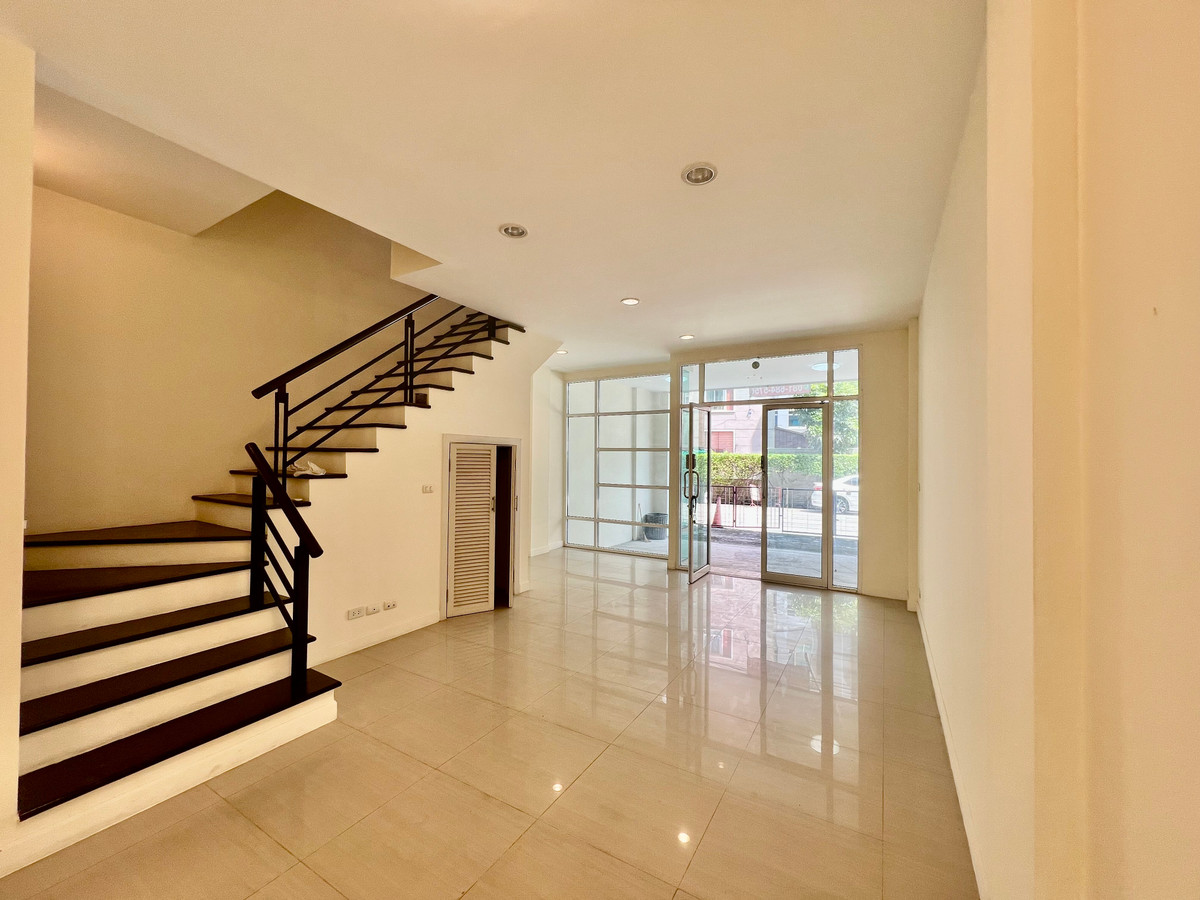 ให้เช่าทาวน์โฮมเกษตร นวมินทร์ ลาดปลาเค้า : ให้เช่า Townhome 4 ชั้น Premium Place Ekkamai–Ramintra 2 | เหมาะทำโฮมออฟฟิศ | พื้นที่ใหญ่ ทำเลเลียบด่วน