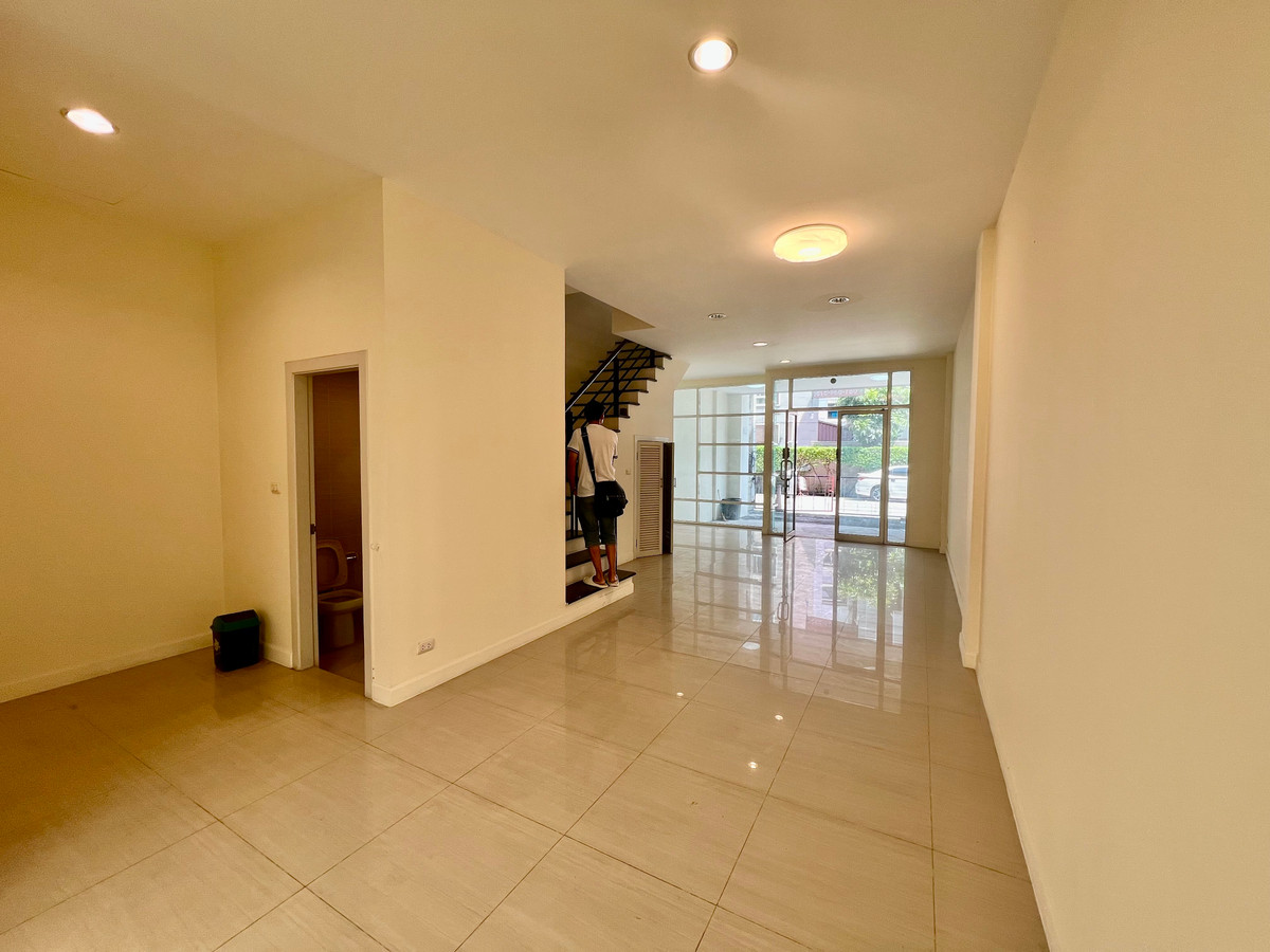 ให้เช่าทาวน์โฮมเกษตร นวมินทร์ ลาดปลาเค้า : ให้เช่า Townhome 4 ชั้น Premium Place Ekkamai–Ramintra 2 | เหมาะทำโฮมออฟฟิศ | พื้นที่ใหญ่ ทำเลเลียบด่วน