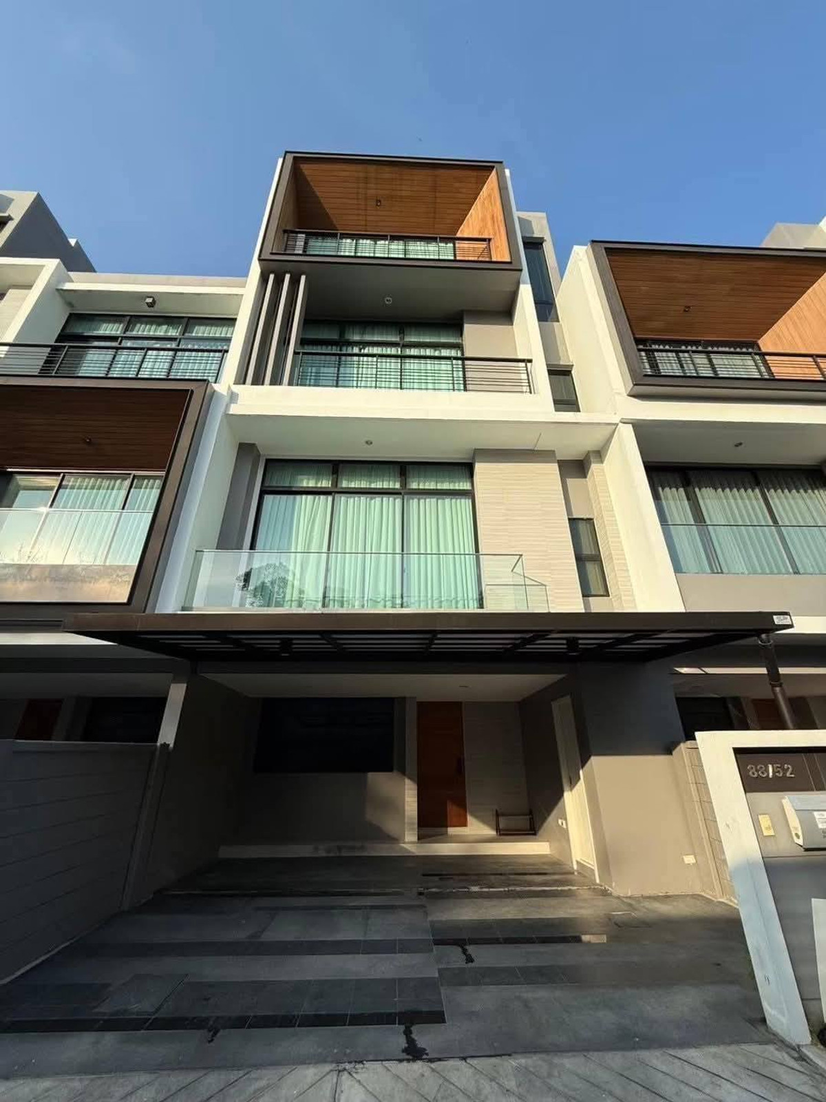 ให้เช่าทาวน์โฮมพัฒนาการ ศรีนครินทร์ : ให้เช่า ทาวน์โฮม 3.5 ชั้น