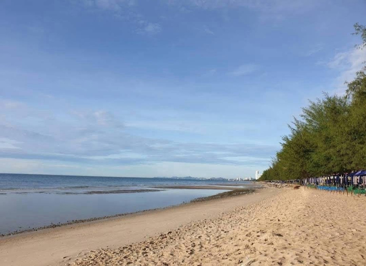 For SaleHotel&Apartment BusinessCha-am Phetchaburi : Beachfront Resort for Sale in Cha-am 40 Rooms High Occupancy Fully Renovated Ready Business