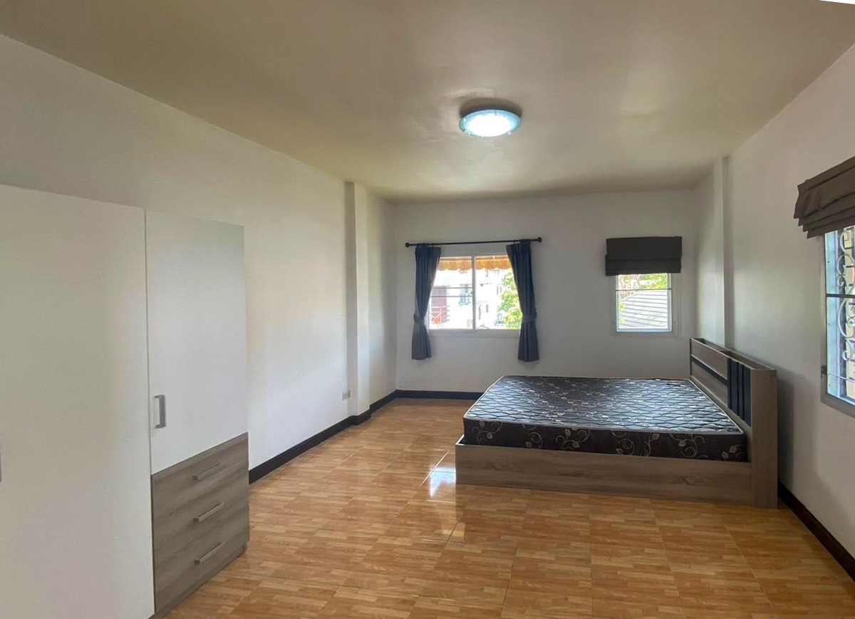 ขายทาวน์โฮมเสรีไทย-นิด้า : ทาวน์เฮ้าส์หลังริม จอดรถได้ถึง 5 คัน เหมาะทำ Home Office ใกล้แฟชั่นไอส์แลนด์ 🏢