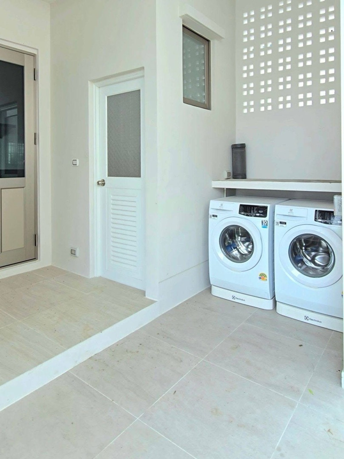 For RentHouseLadkrabang, Suwannaphum Airport : For rent: Luxurious detached house, Perfect Masterpiece Village 4, Sukhumvit 77.