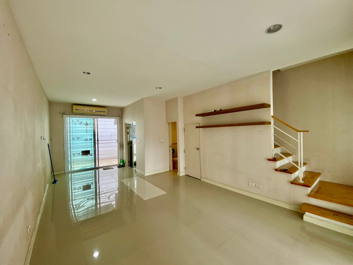 ขายทาวน์โฮมลาดพร้าว101 แฮปปี้แลนด์ : ขายทาวน์โฮม 3 ชั้น บ้านกลางเมือง ลาดพร้าว 87 | บ้านเปล่า แต่งได้ตามสไตล์ | ทำเลเมือง เดินทางสะดวก