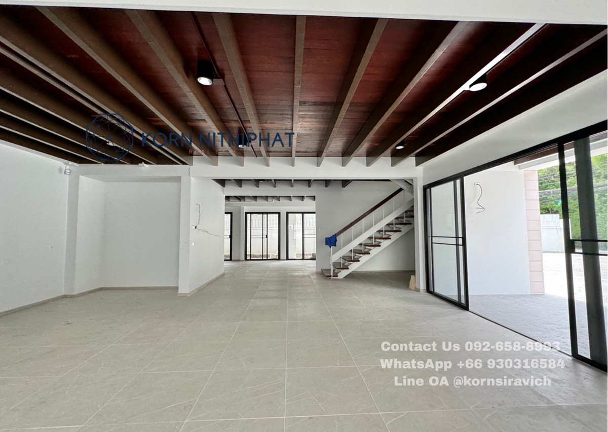 For RentRetail SpaceOnnut, Udomsuk : Single house for rent, doing business, Pridi Banomyong, Sukhumvit 71, parking for many cars.