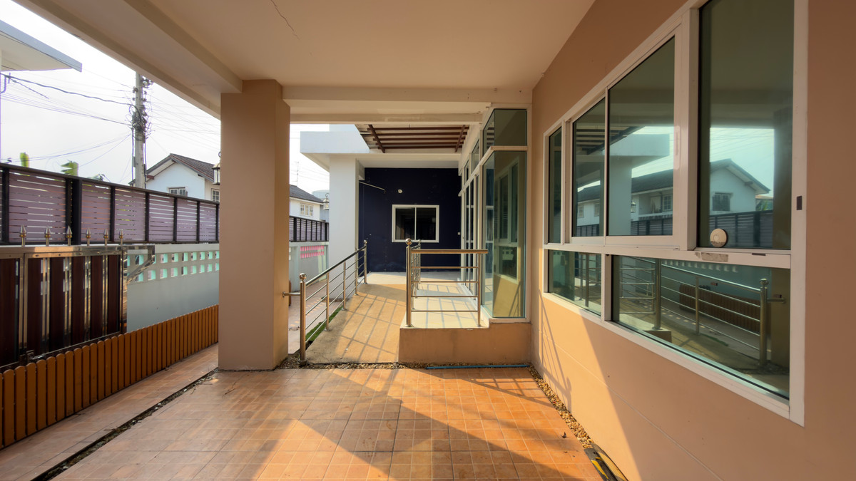 ขายบ้านเลียบทางด่วนรามอินทรา : หลุดจอง‼️บ้านเดี่ยวหลังมุม ทำเลดี  ใกล้เลียบด่วน เดินทางสะดวก และที่สำคัญ…ราคาถูกกว่าตลาดมาก ราคานี้หาไม่ได้อีกแล้ว ✅🔥🚨  ลดเหลือเพียง 5.9 ล้านบาท