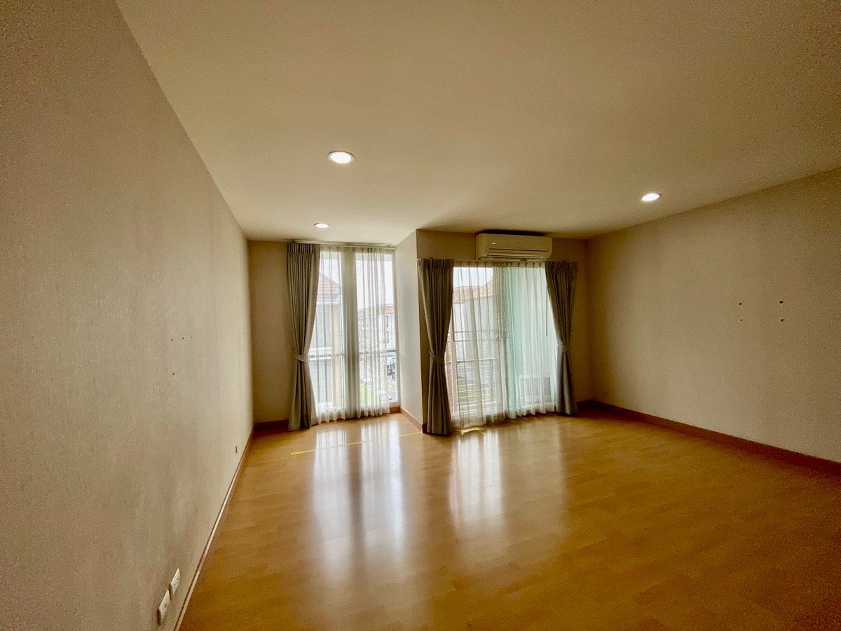 ขายทาวน์โฮมลาดพร้าว101 แฮปปี้แลนด์ : ขายทาวน์โฮม 3 ชั้น บ้านกลางเมือง ลาดพร้าว 87 | บ้านเปล่า แต่งได้ตามสไตล์ | ทำเลเมือง เดินทางสะดวก