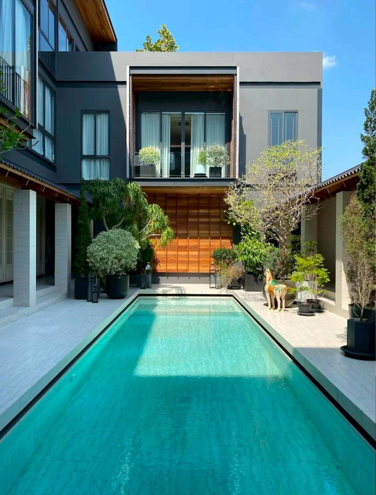 ขายบ้านเลียบทางด่วนรามอินทรา : Atelier Residence Super luxury Class House Ratchada Rama9 Code : H8283