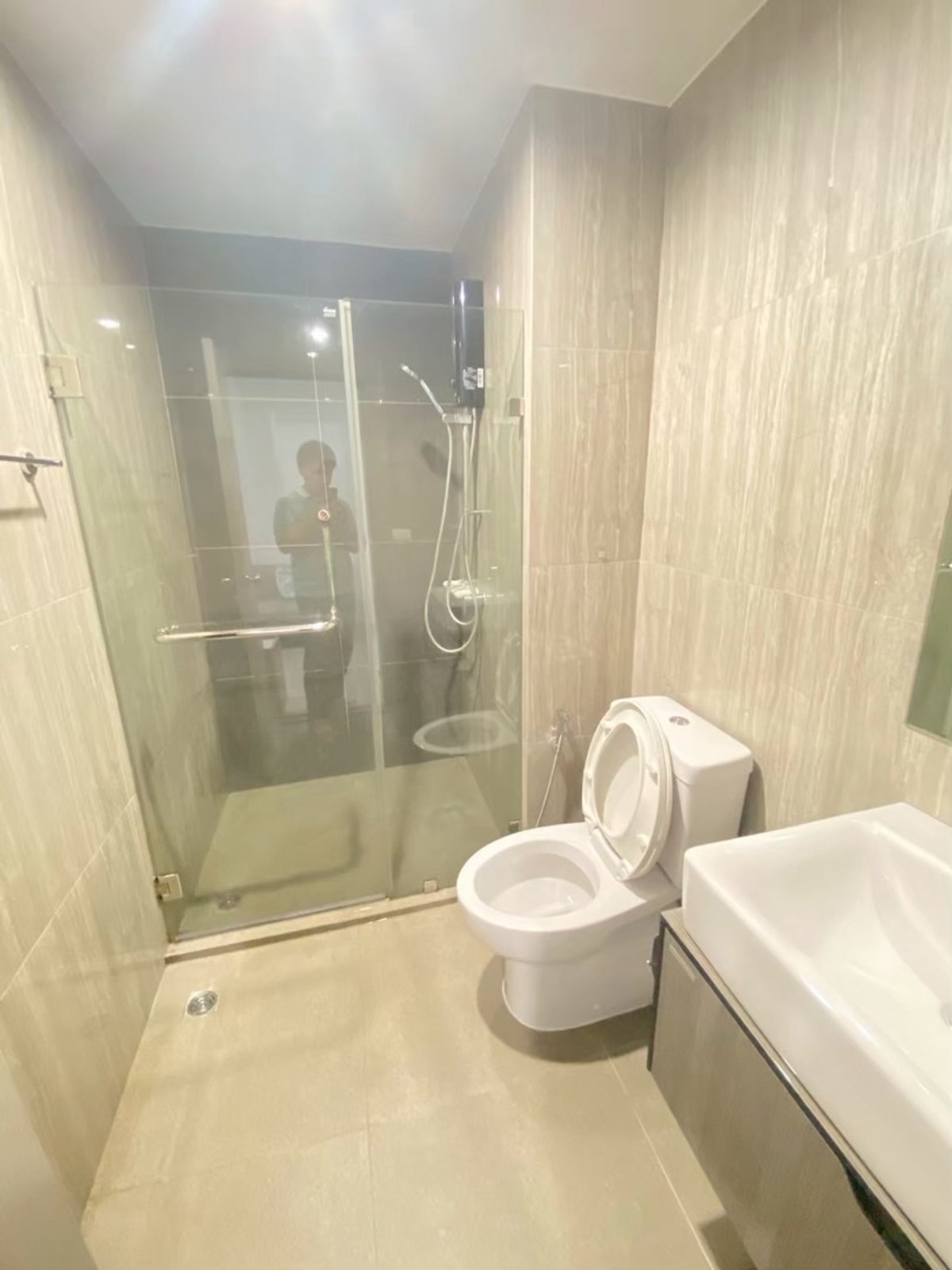 For RentCondoBang kae, Phetkasem : !!Guaranteed price Big room 35 sq m. Floor not high. 
🥰If next to MRT Phasi Charoen and Seacon Bang Khae Department Store Must be here 🥰