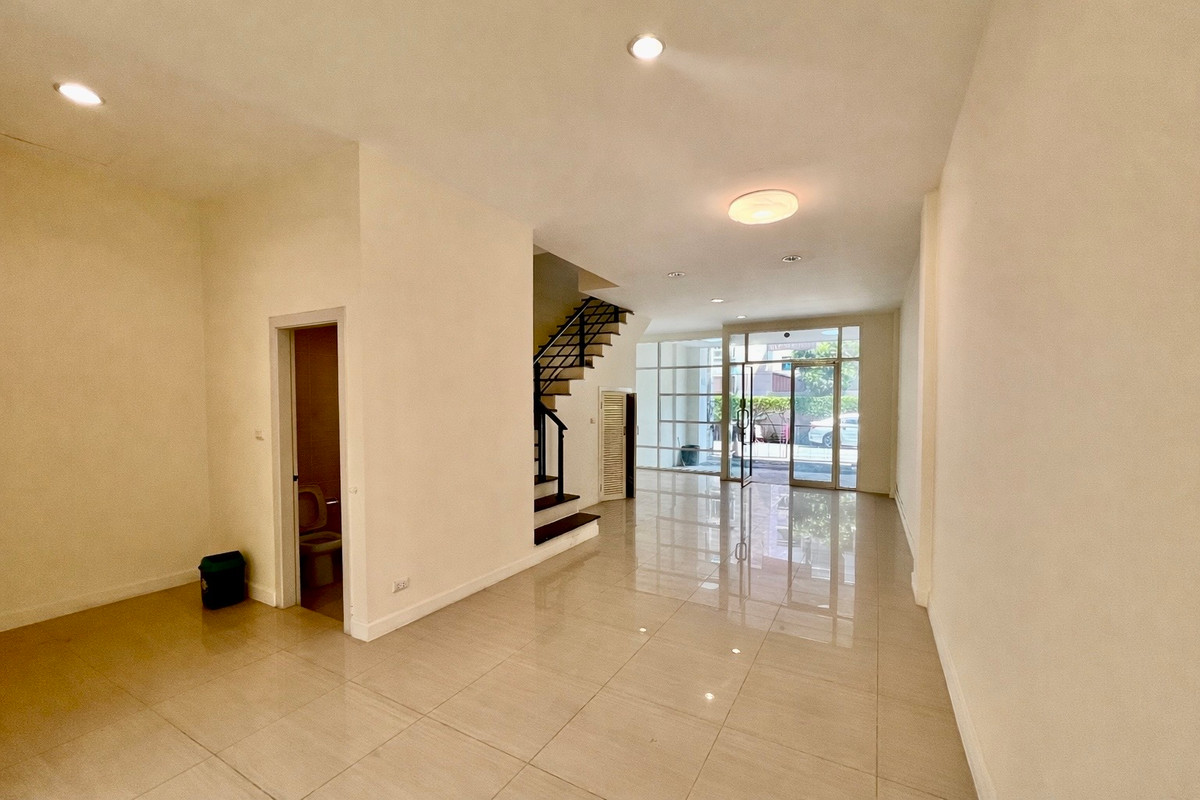 ให้เช่าทาวน์โฮมเกษตร นวมินทร์ ลาดปลาเค้า : ให้เช่า Townhome 4 ชั้น Premium Place Ekkamai–Ramintra 2 | เหมาะทำโฮมออฟฟิศ | พื้นที่ใหญ่ ทำเลเลียบด่วน
