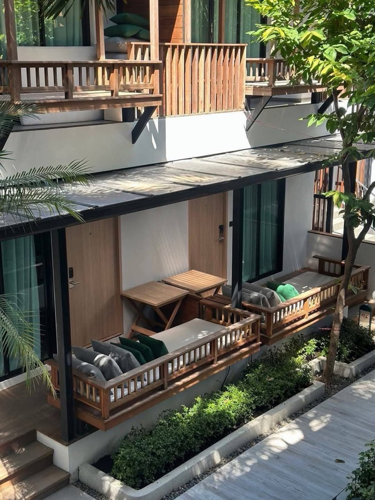 For SaleHotel&Apartment BusinessCha-am Phetchaburi : Beachfront Resort for Sale in Cha-am 40 Rooms High Occupancy Fully Renovated Ready Business