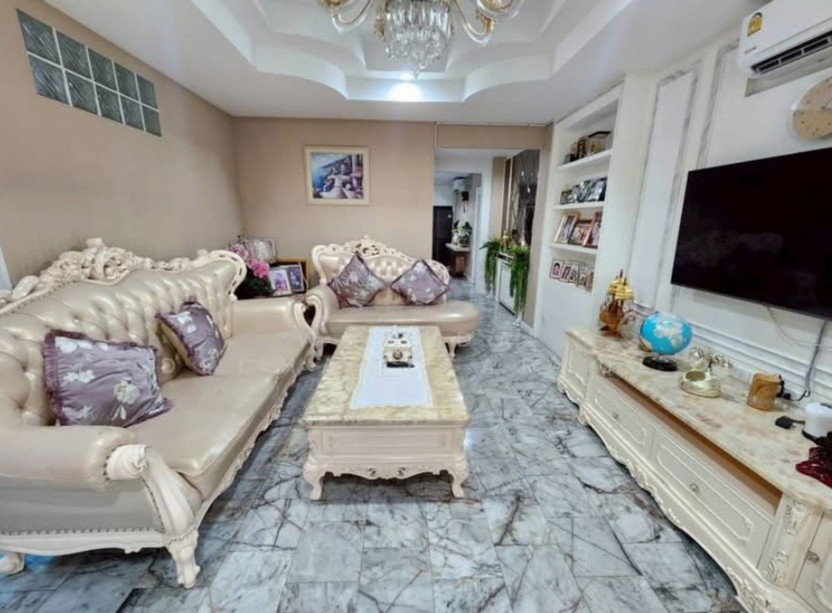 ขายบ้านพระราม 9 เพชรบุรีตัดใหม่ RCA : บ้านเดี่ยว 4 ชั้น พระราม9 ซ.43 พื้นที่ใช้สอยกว่า 704 ตรม. ใกล้ห้างเดอะไนน์ บ้านใจกลางเมือง มีระเบียงทุกห้อง ทิศเหนือ-ใต้ บ้านสวยสภาพดีมาก เหมาะอยู่อาศัย ทำโฮมออฟฟิศ คาเฟ่ เข้าออกได้หลายทาง