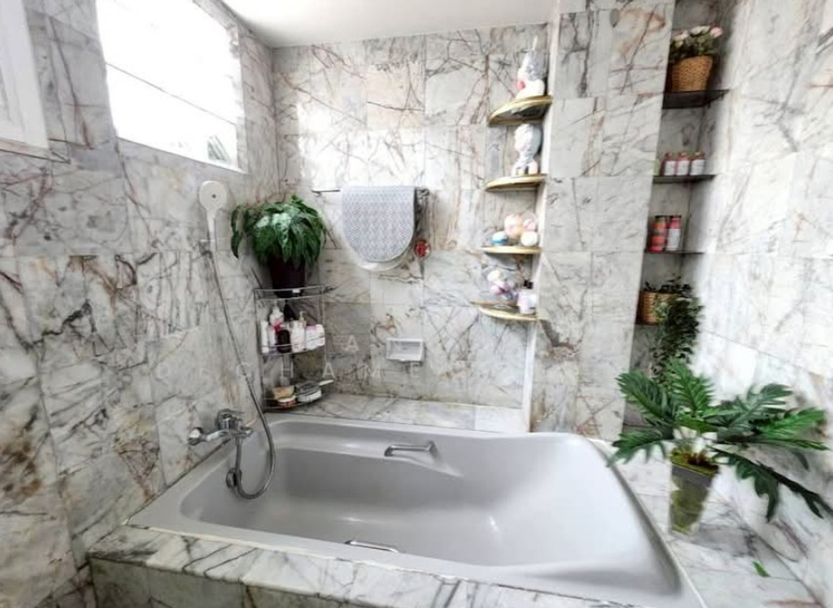 ขายบ้านพระราม 9 เพชรบุรีตัดใหม่ RCA : บ้านเดี่ยว 4 ชั้น พระราม9 ซ.43 พื้นที่ใช้สอยกว่า 704 ตรม. ใกล้ห้างเดอะไนน์ บ้านใจกลางเมือง มีระเบียงทุกห้อง ทิศเหนือ-ใต้ บ้านสวยสภาพดีมาก เหมาะอยู่อาศัย ทำโฮมออฟฟิศ คาเฟ่ เข้าออกได้หลายทาง