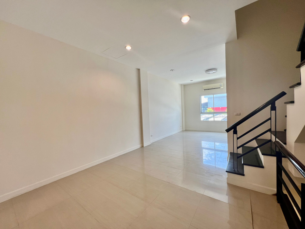 ให้เช่าทาวน์โฮมเกษตร นวมินทร์ ลาดปลาเค้า : ให้เช่า Townhome 4 ชั้น Premium Place Ekkamai–Ramintra 2 | เหมาะทำโฮมออฟฟิศ | พื้นที่ใหญ่ ทำเลเลียบด่วน