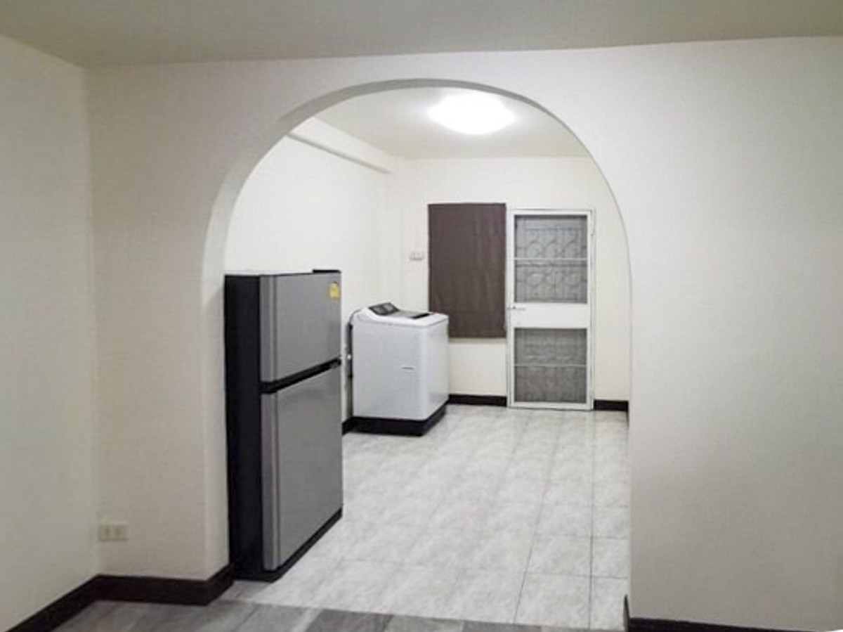 ขายทาวน์โฮมเสรีไทย-นิด้า : ทาวน์เฮ้าส์หลังริม จอดรถได้ถึง 5 คัน เหมาะทำ Home Office ใกล้แฟชั่นไอส์แลนด์ 🏢