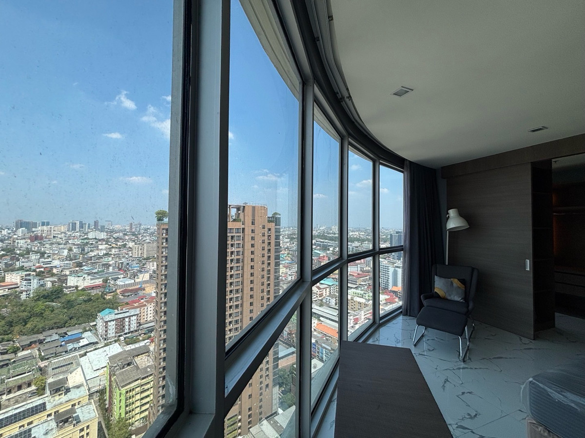 ให้เช่าคอนโดอ่อนนุช อุดมสุข : ✨ ให้เช่าคอนโดหรู Rare Layout ห้องมุมโค้ง วิวเมืองกรุงเทพชั้นสูง สวยมาก
📍 โครงการ Skywalk Residences
ใกล้ BTS พระโขนง เพียง 250 เมตร (เดิน 3 นาที) :25,000 THB/month 51ตรม