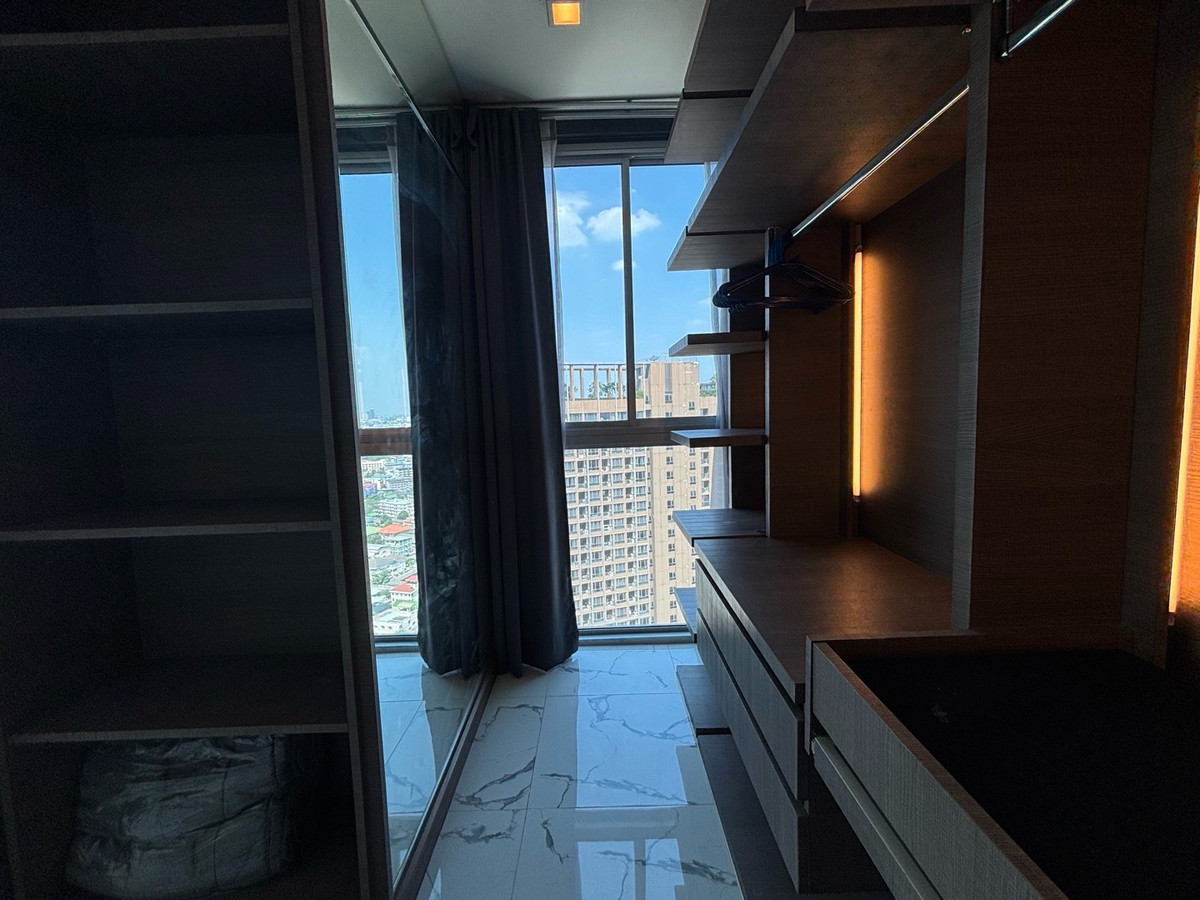 ให้เช่าคอนโดอ่อนนุช อุดมสุข : ✨ ให้เช่าคอนโดหรู Rare Layout ห้องมุมโค้ง วิวเมืองกรุงเทพชั้นสูง สวยมาก
📍 โครงการ Skywalk Residences
ใกล้ BTS พระโขนง เพียง 250 เมตร (เดิน 3 นาที) :25,000 THB/month 51ตรม