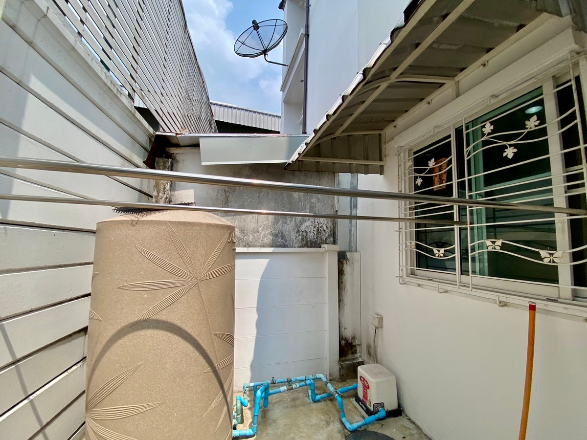 ขายทาวน์โฮมลาดพร้าว101 แฮปปี้แลนด์ : ขายทาวน์โฮม 3 ชั้น บ้านกลางเมือง ลาดพร้าว 87 | บ้านเปล่า แต่งได้ตามสไตล์ | ทำเลเมือง เดินทางสะดวก