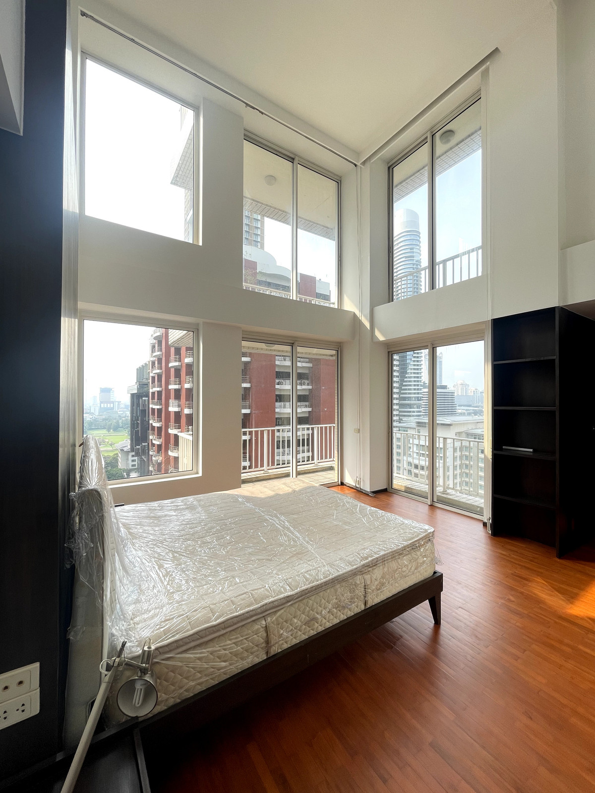For SaleCondoWitthayu, Chidlom, Langsuan, Ploenchit : Condo for sale, Langsuan Ville, 2 bedrooms, 151.19 sq m, Lang Suan area, near BTS Chidlom, near Lumpini Park, convenient travel.