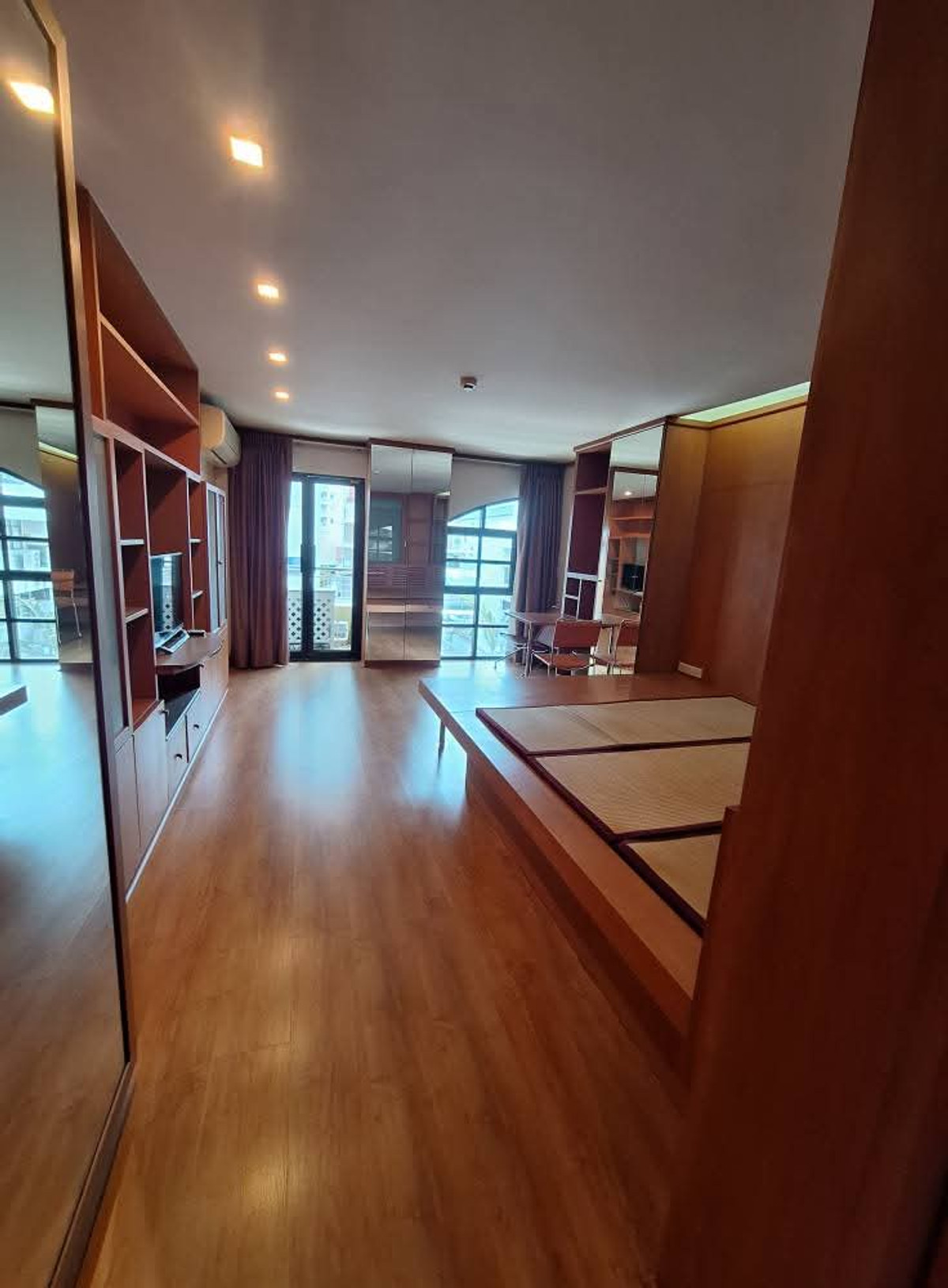 ขายคอนโดสีลม ศาลาแดง บางรัก : 📢ขาย คอนโดสีลมเทอเรสใกล้BTS-ศาลาแดง💥 ขายเพียง5,500,000บาท 💥