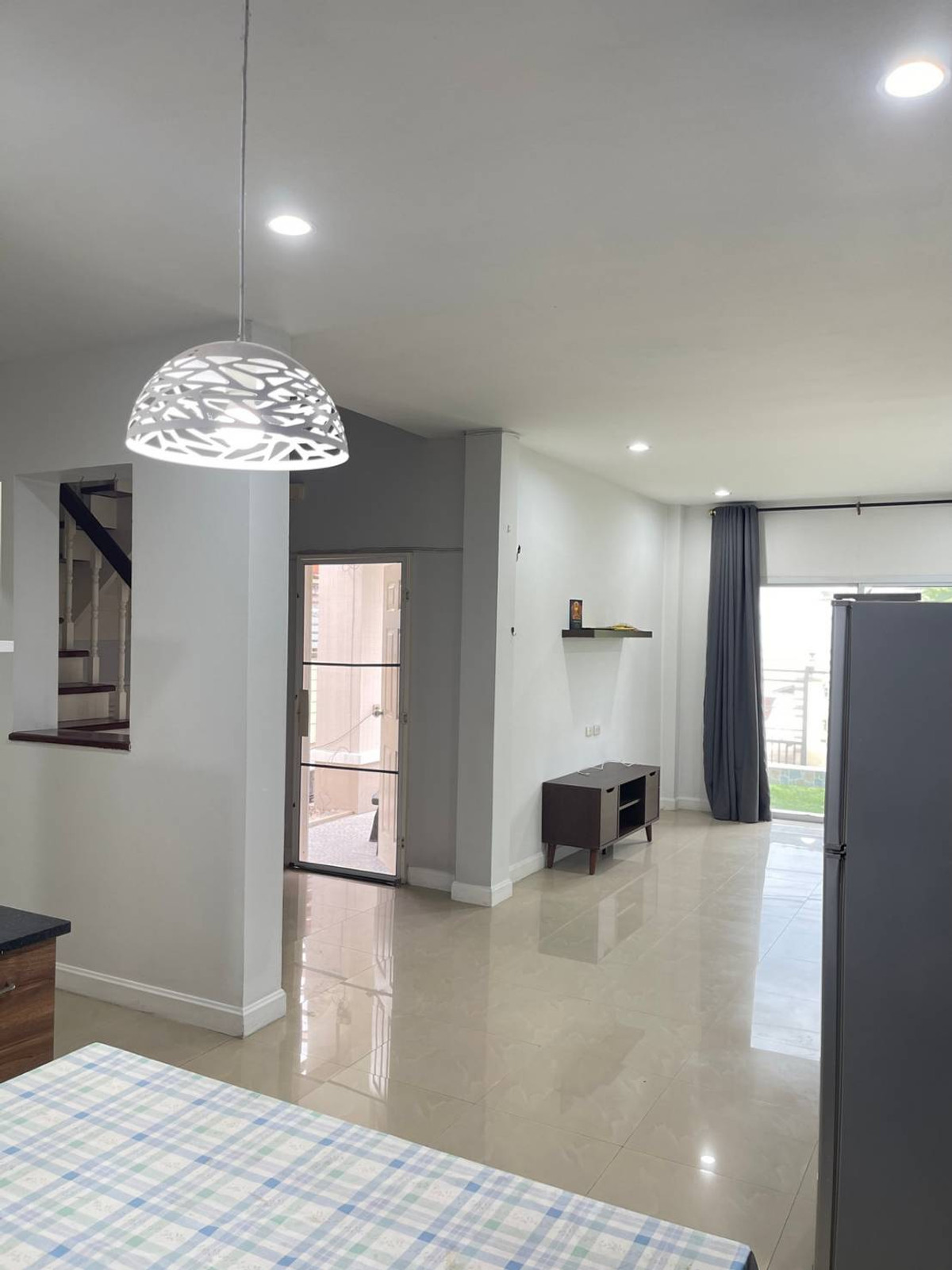 ให้เช่าบ้านพระราม 5 ราชพฤกษ์ บางกรวย : ให้เช่าบ้านเดี่ยว ดิเอมเมอรัล การ์เด้น & สปอร์ตคลับ ใกล้ สัมมากร เพลส ราชพฤกษ์ เพียง 1 นาที