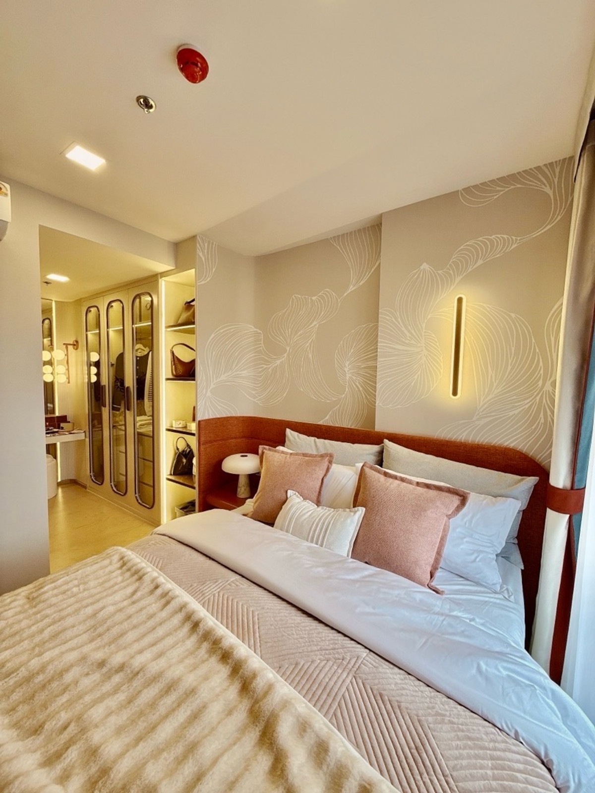 ขายคอนโดพระราม 9 เพชรบุรีตัดใหม่ RCA : 𝐓𝐇𝐄 𝐁𝐀𝐒𝐄 𝐑𝐀𝐌𝐀𝟗 ใกล้ 𝐌𝐑𝐓 พระราม𝟗 ฟรีเงินดาวน์ 𝐎 บาท ผ่อนสบายๆ 𝟖,𝟗𝟎𝟎/เดือน ฟรีทุกค่าใช่จ่าย 