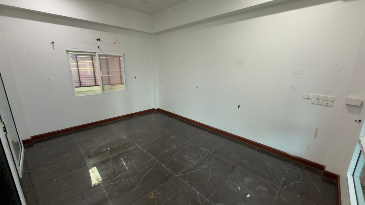 ขายบ้านเลียบทางด่วนรามอินทรา : หลุดจอง‼️บ้านเดี่ยวหลังมุม ทำเลดี  ใกล้เลียบด่วน เดินทางสะดวก และที่สำคัญ…ราคาถูกกว่าตลาดมาก ราคานี้หาไม่ได้อีกแล้ว ✅🔥🚨  ลดเหลือเพียง 5.9 ล้านบาท