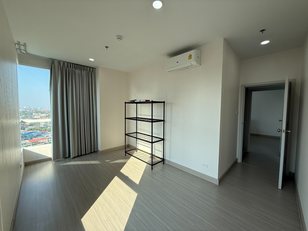 For RentCondoThaphra, Talat Phlu, Wutthakat : Supalai Loft Sathorn Ratchapruek【𝐑𝐄𝐍𝐓】🔥High-ceilinged loft with an open-plan structure, giving it a cool studio feel and plenty of room for further customization!🔥 Contact Line ID: @hacondo
