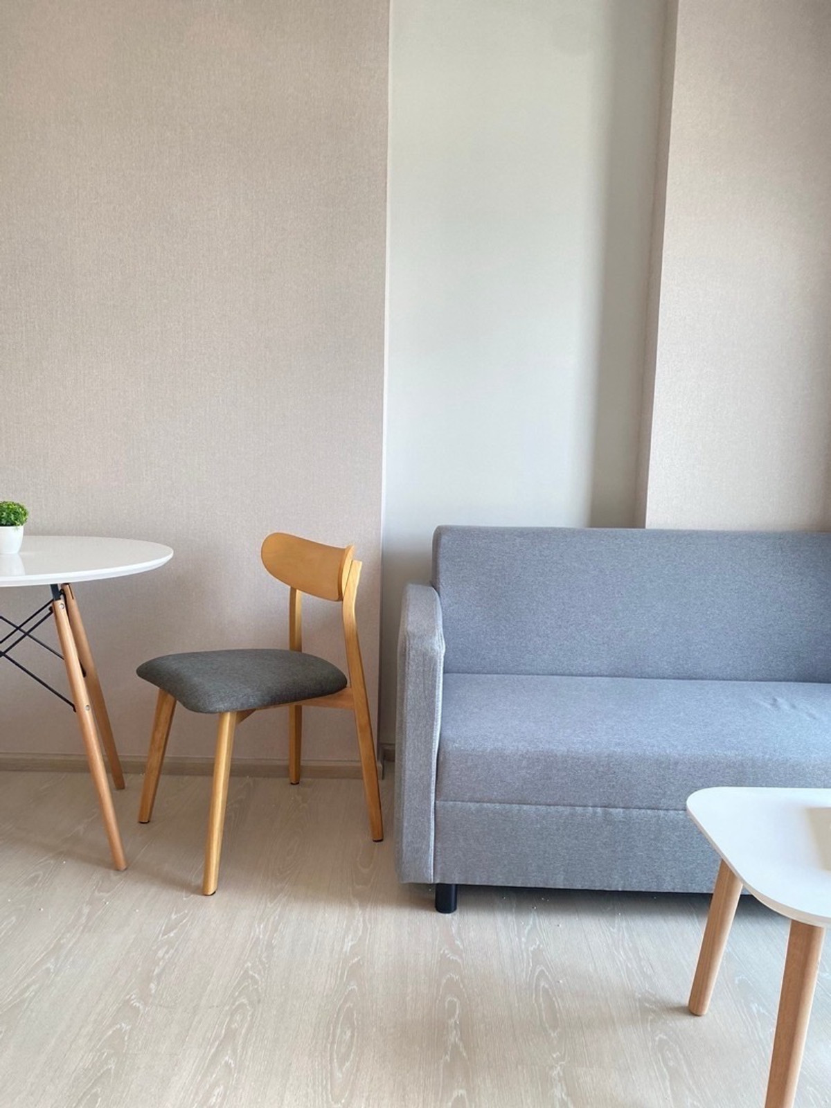 For RentCondoPattanakan, Srinakarin : Room for rent, Nue noble Srinakarin Lasalle, near the BTS, on the main road, size 26.32, floor 27.