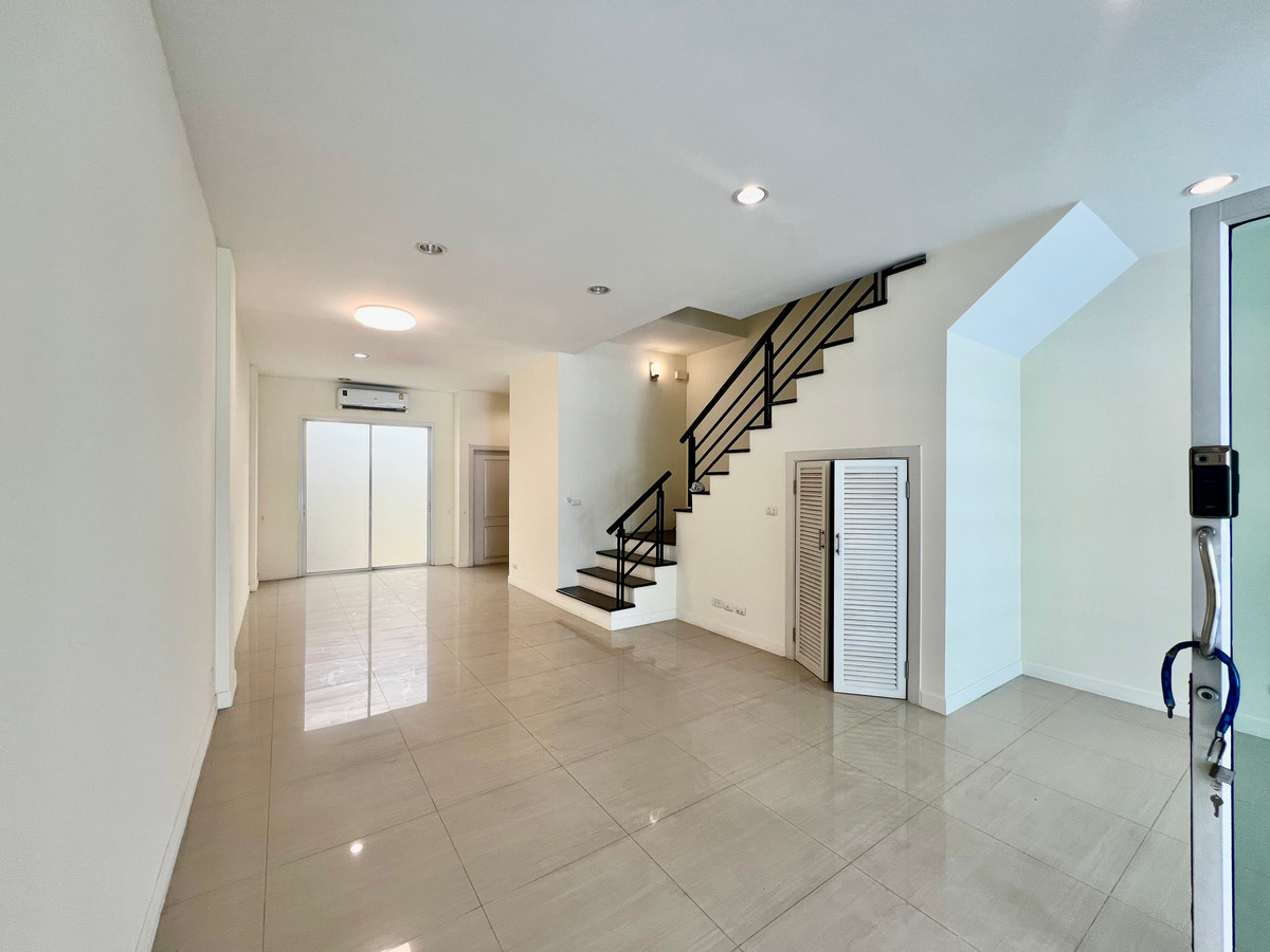 ให้เช่าทาวน์โฮมเกษตร นวมินทร์ ลาดปลาเค้า : ให้เช่า Townhome 4 ชั้น Premium Place Ekkamai–Ramintra 2 | เหมาะทำโฮมออฟฟิศ | พื้นที่ใหญ่ ทำเลเลียบด่วน