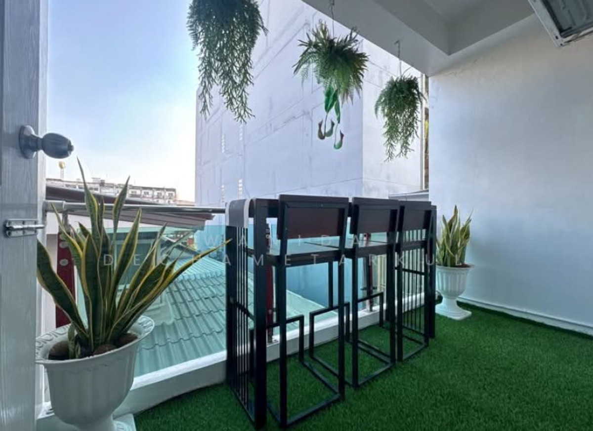 ขายบ้านพระราม 9 เพชรบุรีตัดใหม่ RCA : บ้านเดี่ยว 4 ชั้น พระราม9 ซ.43 พื้นที่ใช้สอยกว่า 704 ตรม. ใกล้ห้างเดอะไนน์ บ้านใจกลางเมือง มีระเบียงทุกห้อง ทิศเหนือ-ใต้ บ้านสวยสภาพดีมาก เหมาะอยู่อาศัย ทำโฮมออฟฟิศ คาเฟ่ เข้าออกได้หลายทาง