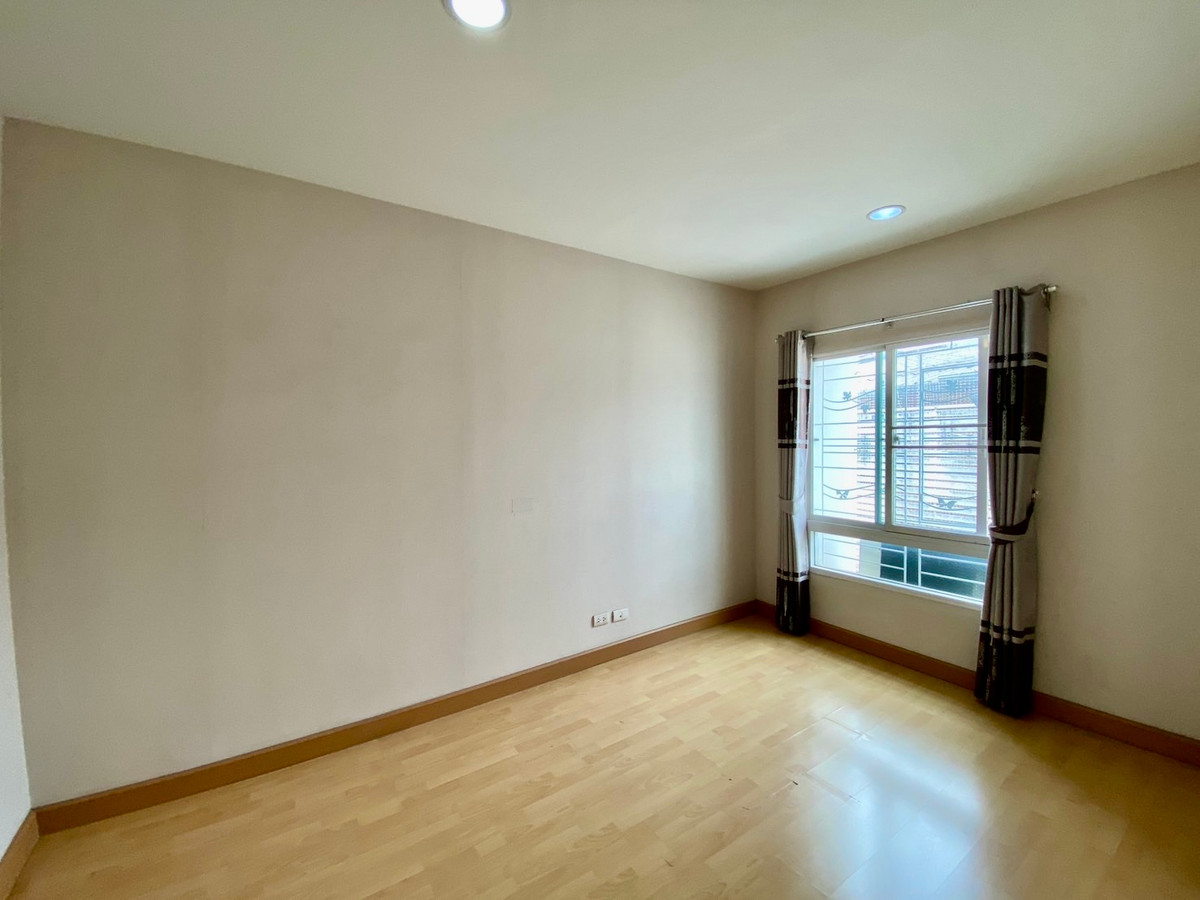 ขายทาวน์โฮมลาดพร้าว101 แฮปปี้แลนด์ : ขายทาวน์โฮม 3 ชั้น บ้านกลางเมือง ลาดพร้าว 87 | บ้านเปล่า แต่งได้ตามสไตล์ | ทำเลเมือง เดินทางสะดวก