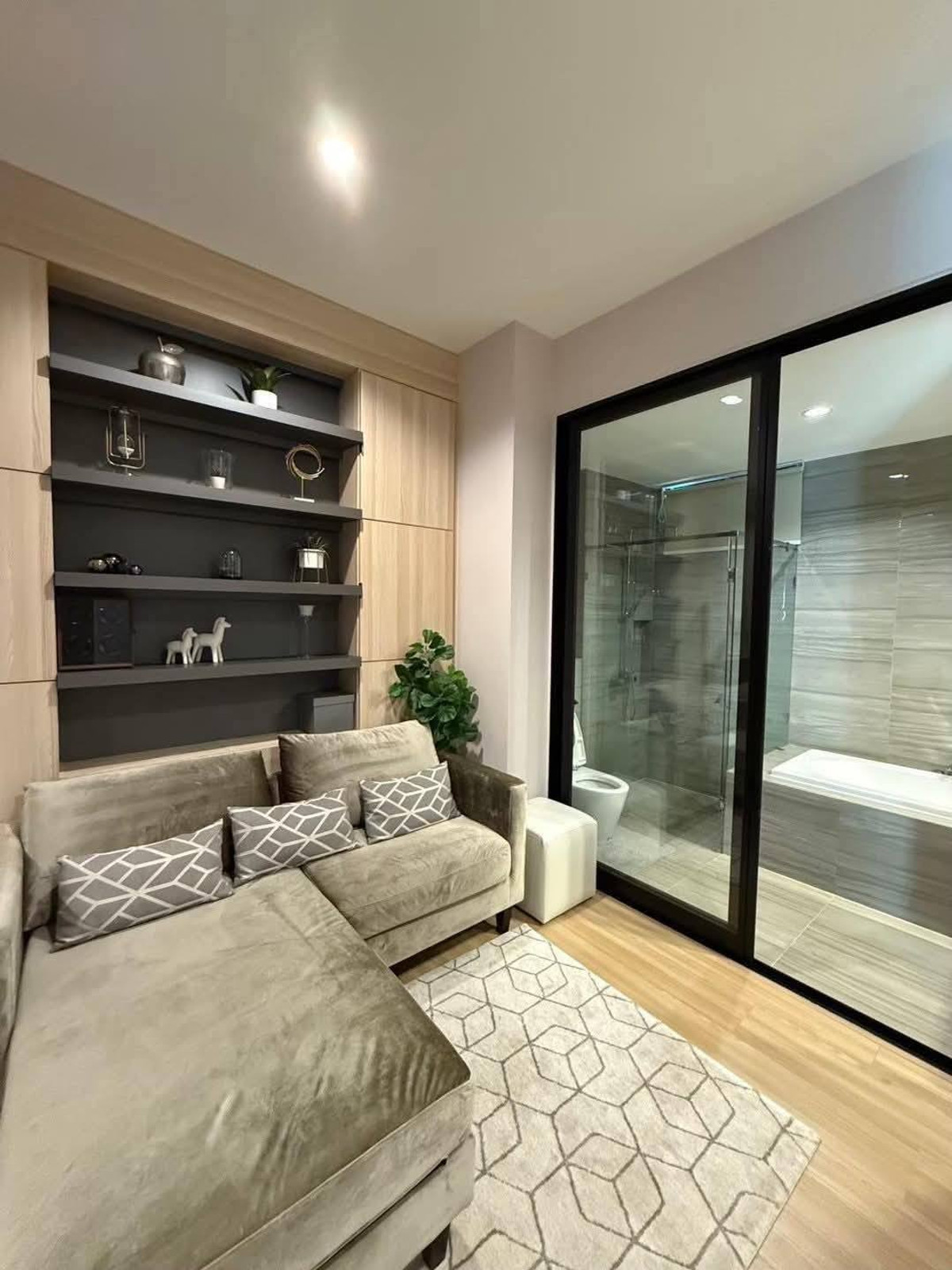 For RentTownhomePattanakan, Srinakarin : Townhome for rent, 3.5 floors