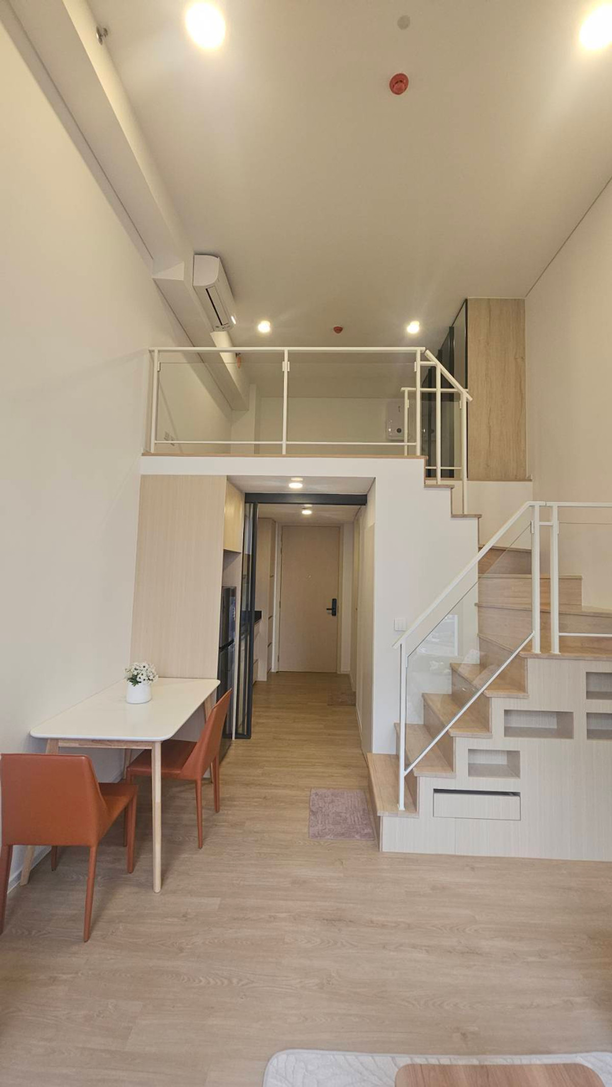 For RentCondoRama9, Petchburi, RCA : 💥CP-10170💥Landmark @ MRTA Station👉Line : @luxeliving