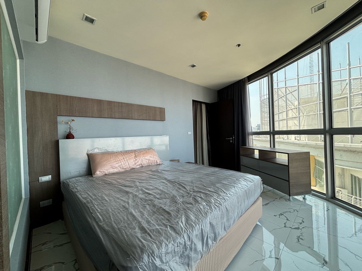 ให้เช่าคอนโดอ่อนนุช อุดมสุข : ✨ ให้เช่าคอนโดหรู Rare Layout ห้องมุมโค้ง วิวเมืองกรุงเทพชั้นสูง สวยมาก
📍 โครงการ Skywalk Residences
ใกล้ BTS พระโขนง เพียง 250 เมตร (เดิน 3 นาที) :25,000 THB/month 51ตรม