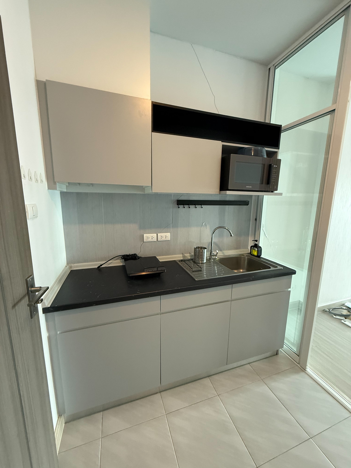 For RentCondoThaphra, Talat Phlu, Wutthakat : Supalai Loft Sathorn Ratchapruek【𝐑𝐄𝐍𝐓】🔥High-ceilinged loft with an open-plan structure, giving it a cool studio feel and plenty of room for further customization!🔥 Contact Line ID: @hacondo