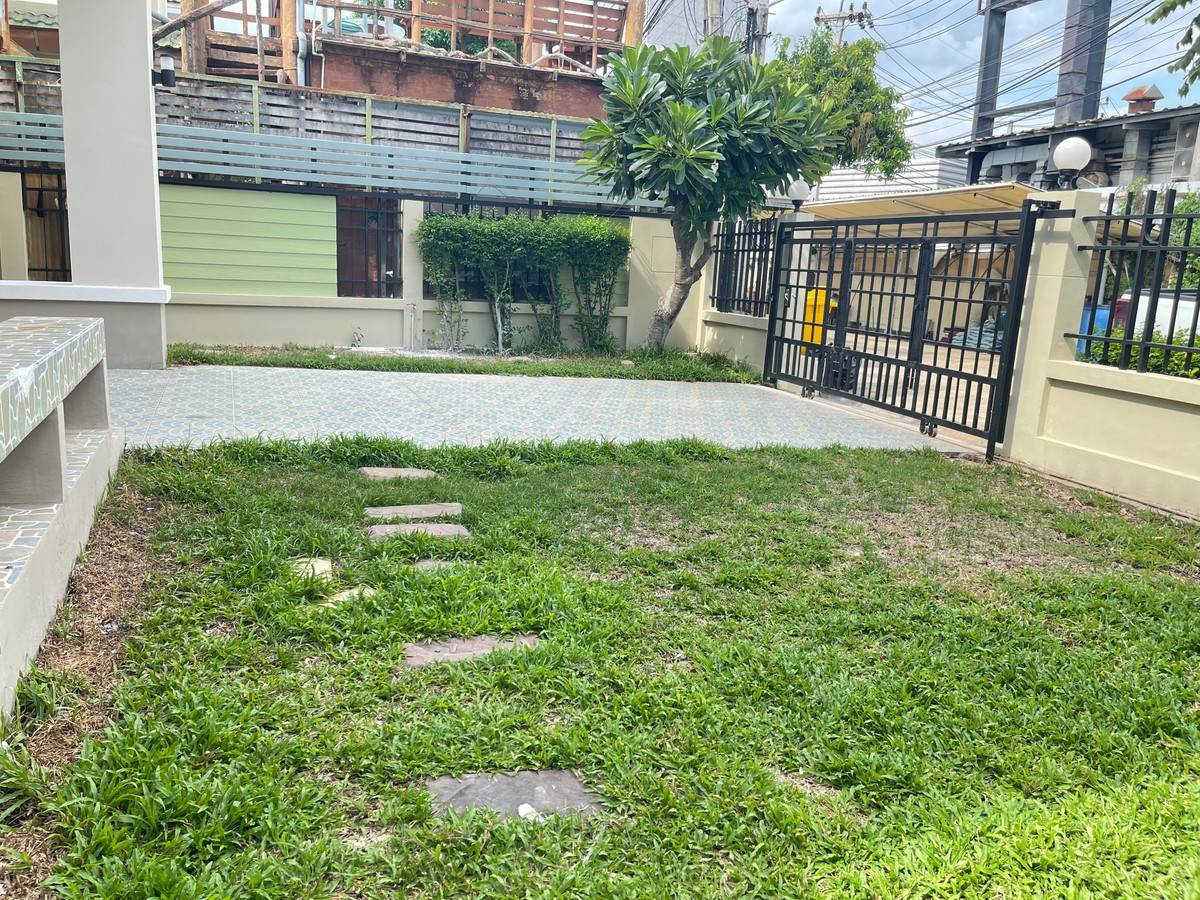 ให้เช่าบ้านพระราม 5 ราชพฤกษ์ บางกรวย : ให้เช่าบ้านเดี่ยว ดิเอมเมอรัล การ์เด้น & สปอร์ตคลับ ใกล้ สัมมากร เพลส ราชพฤกษ์ เพียง 1 นาที